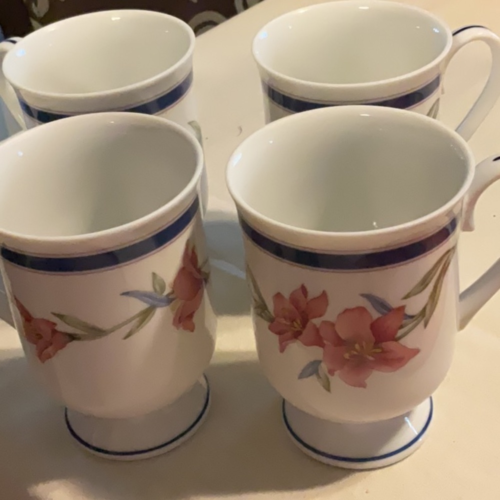 Vintage Molesworth Princess House Exclusive fine porcelain pedestal mugs 10 oz